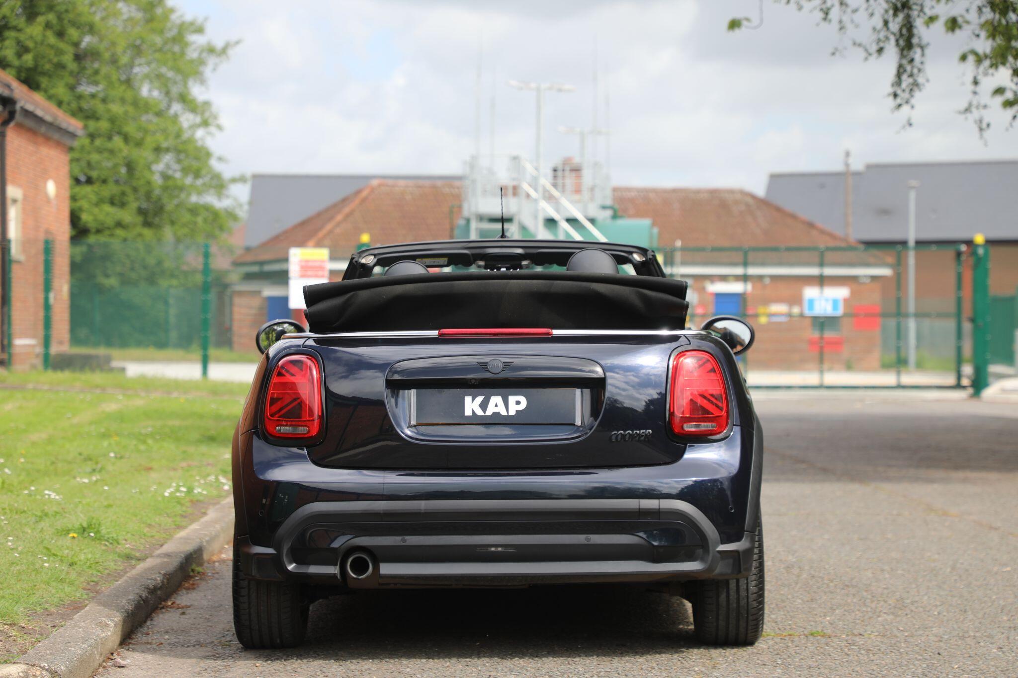 Large vehicle image